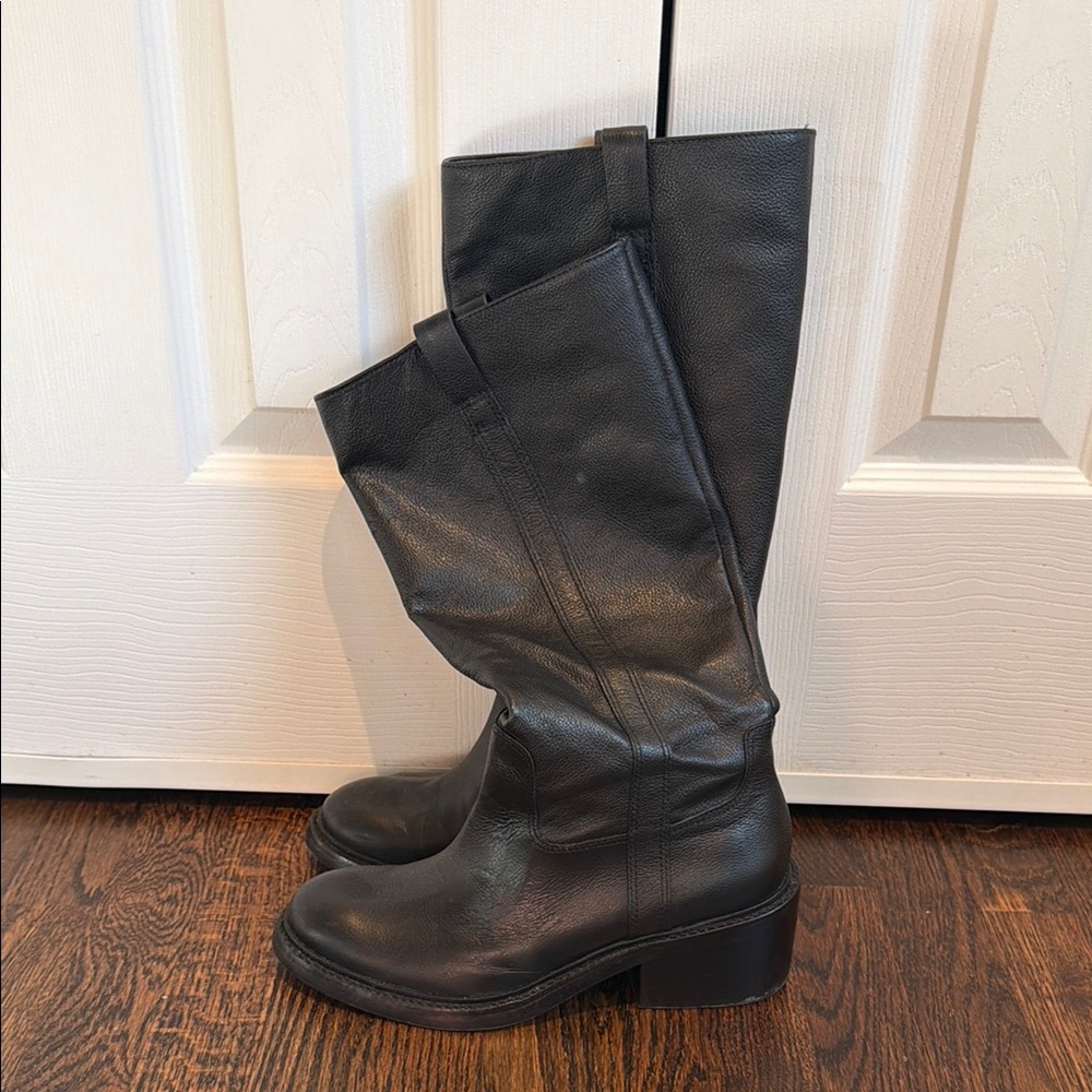 Sleek Black Women's Heeled Boots